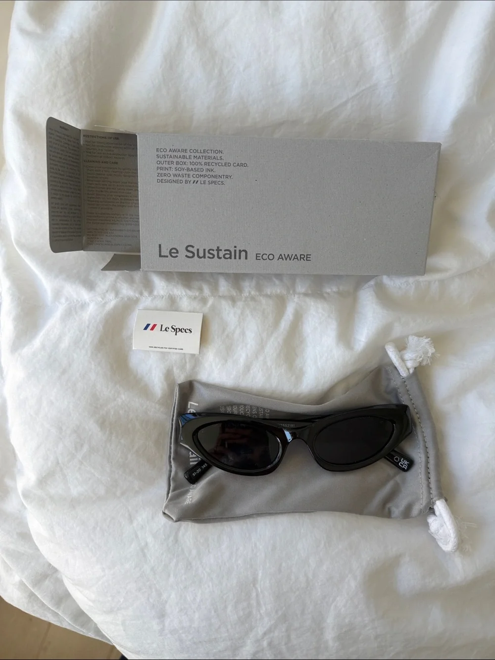 Le Specs NIB Stealth Sunnies